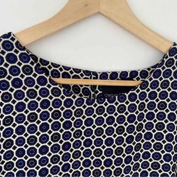 CYNTHIA ROWLEY NAVY AND CREAM GEOMETRIC PRINT FLOWY TOP/BLOUSE, LARGE - Picture 5 of 11